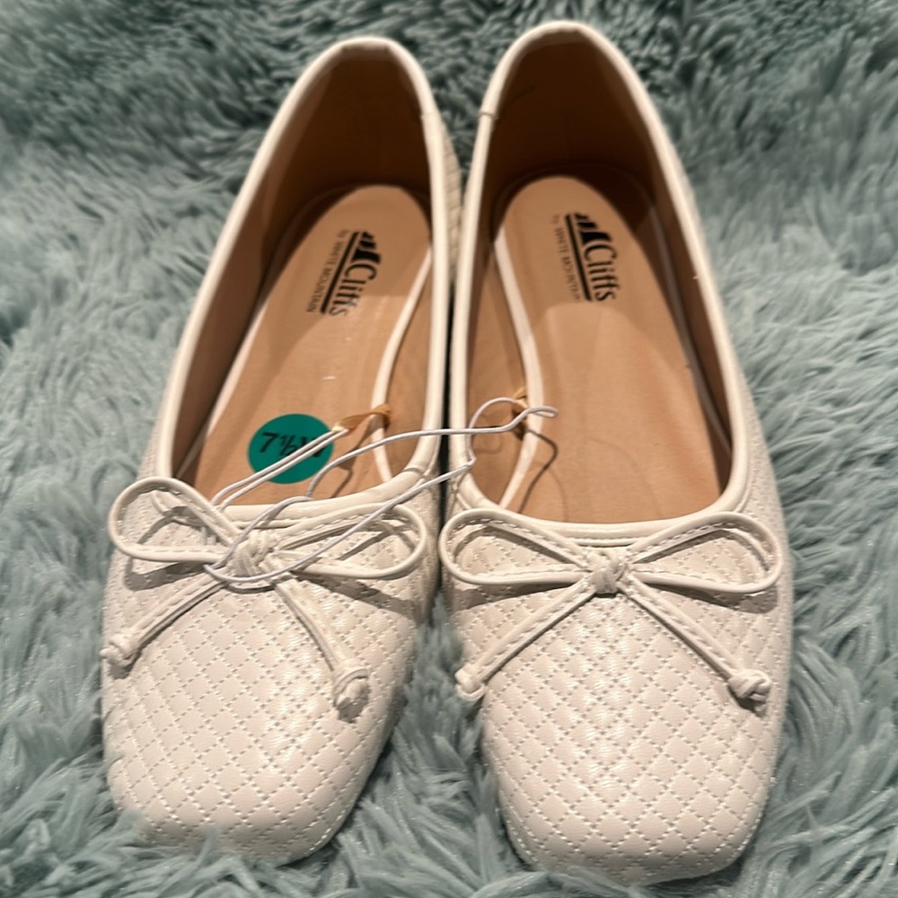 NWT White Mountain Cliffs White Quilted Flats with Bow Front. Various Sizes - Picture 1 of 6